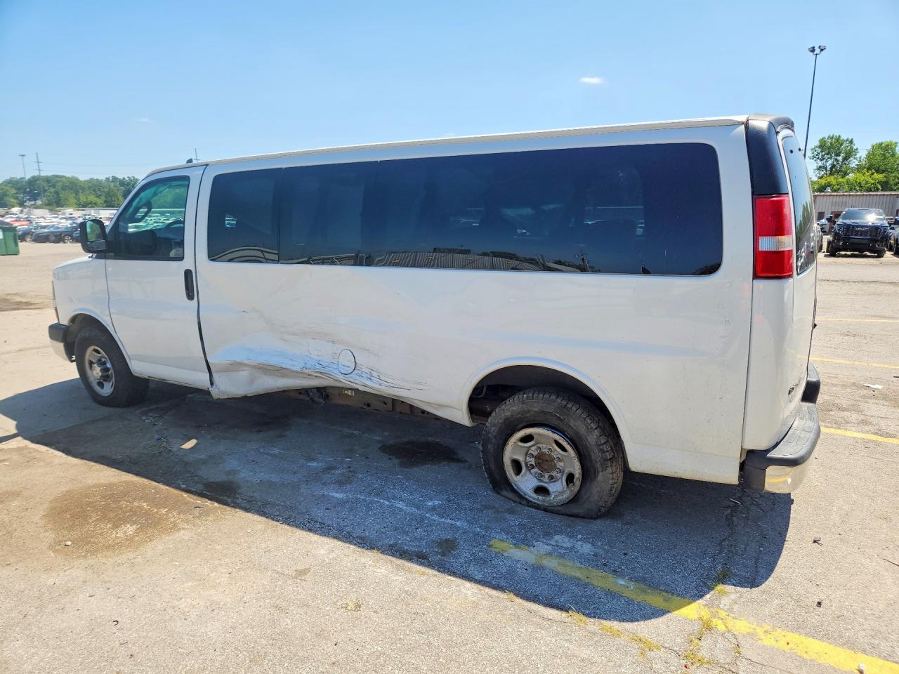 2017 CHEVROLET EXPRESS G3500 LT — снимка 2