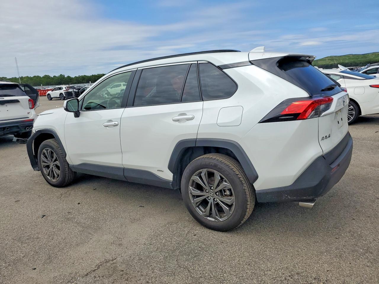 2025 TOYOTA RAV4 XLE PREMIUM — снимка 2