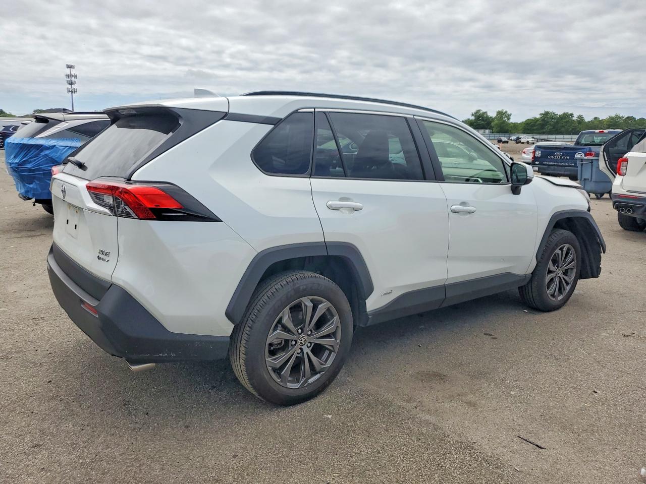 2025 TOYOTA RAV4 XLE PREMIUM — снимка 3