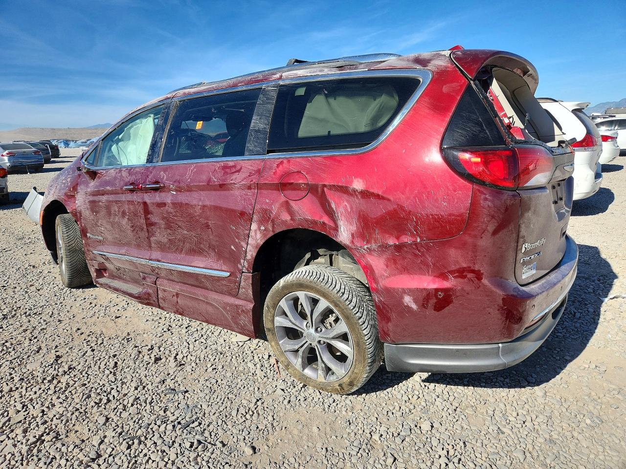 2019 CHRYSLER PACIFICA LIMITED — снимка 2