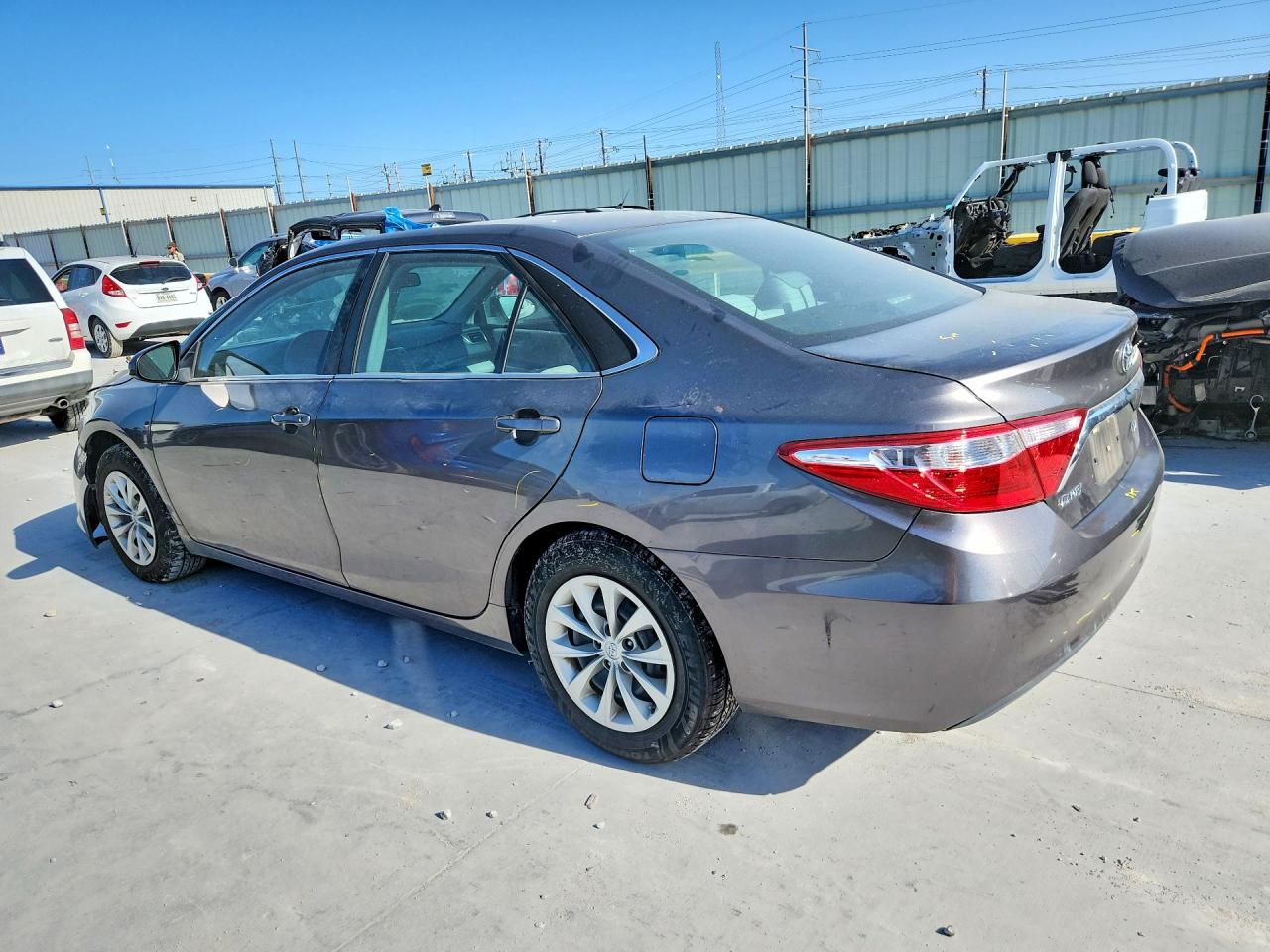 2017 TOYOTA CAMRY LE — снимка 2