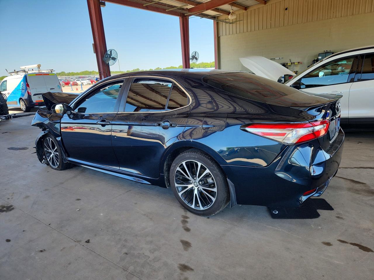 2018 TOYOTA CAMRY SE — снимка 2