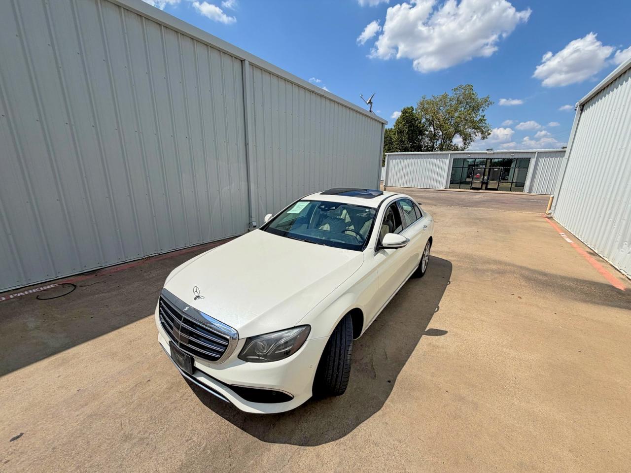 2017 MERCEDES-BENZ E 300 4MATIC — снимка 2