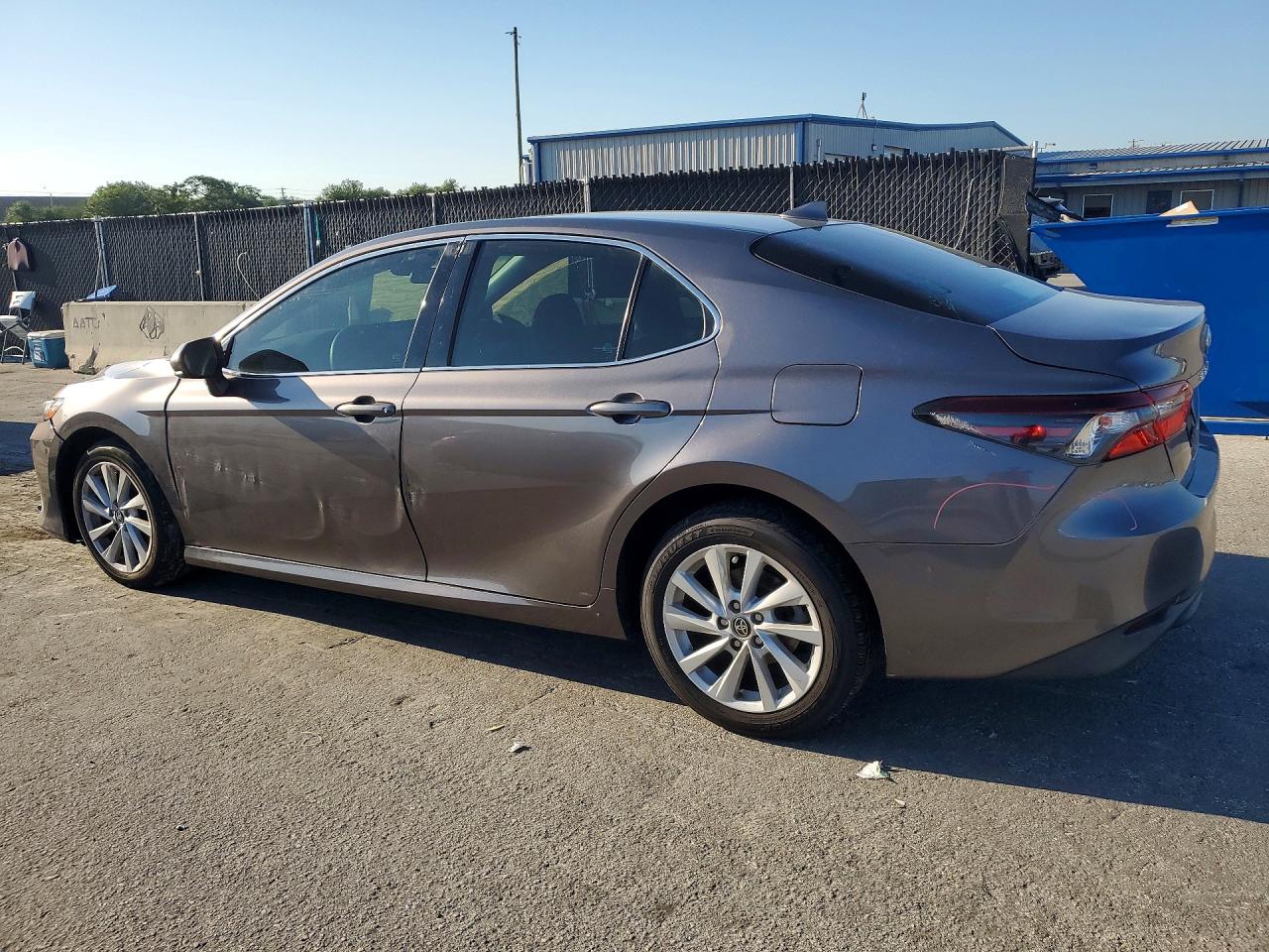 2022 TOYOTA CAMRY LE — снимка 2