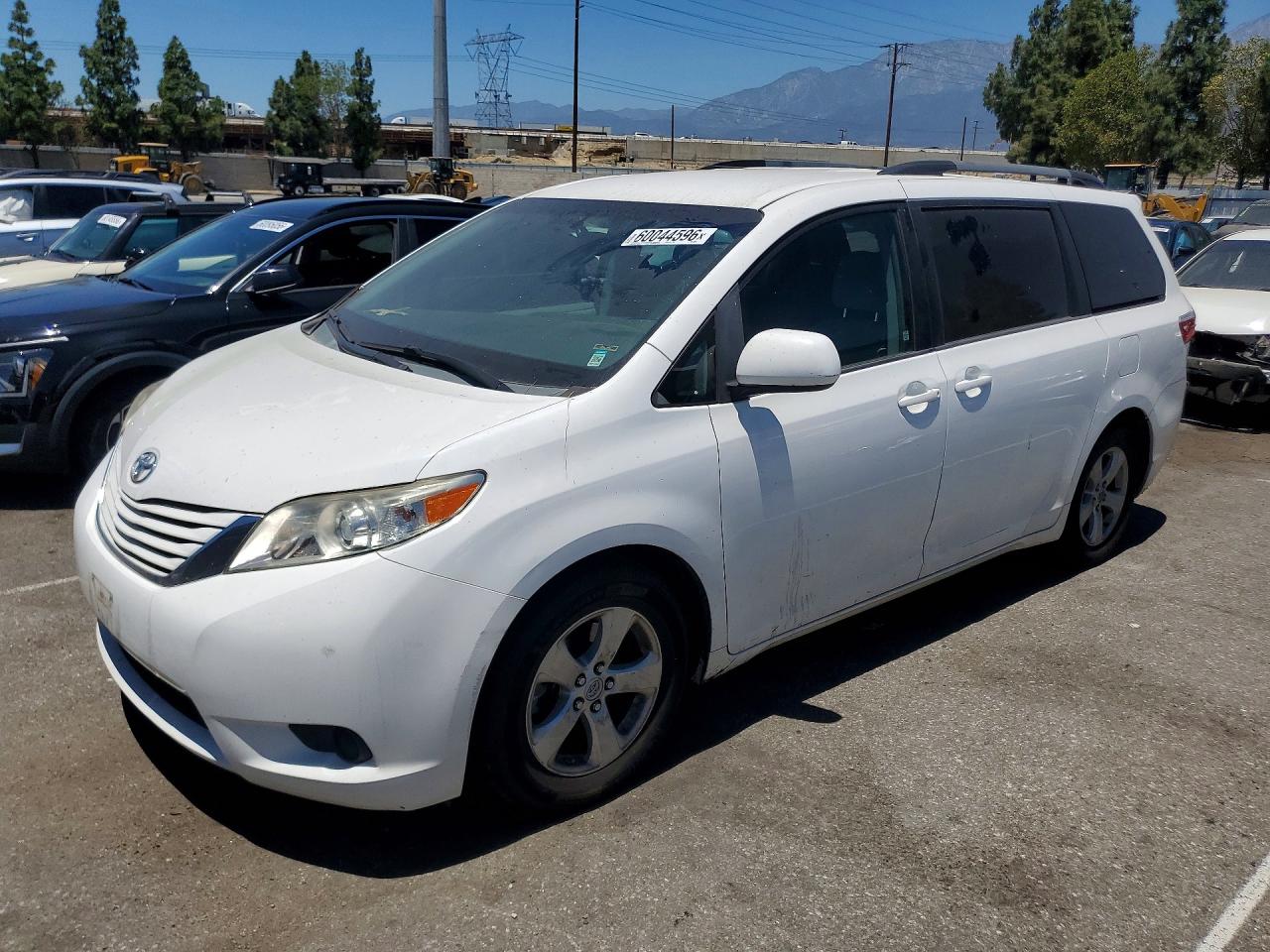 2015 TOYOTA SIENNA LE