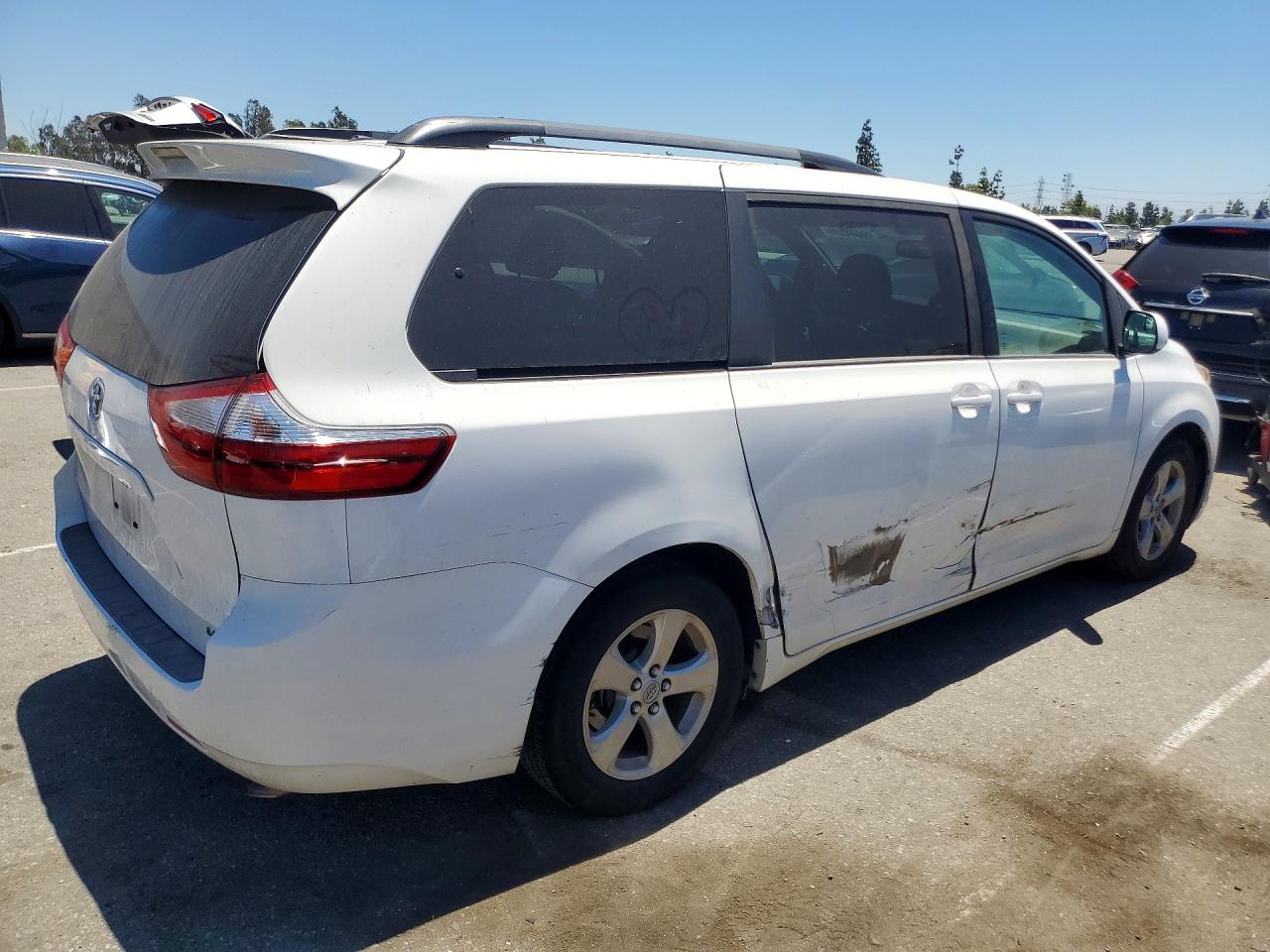 2015 TOYOTA SIENNA LE — снимка 3