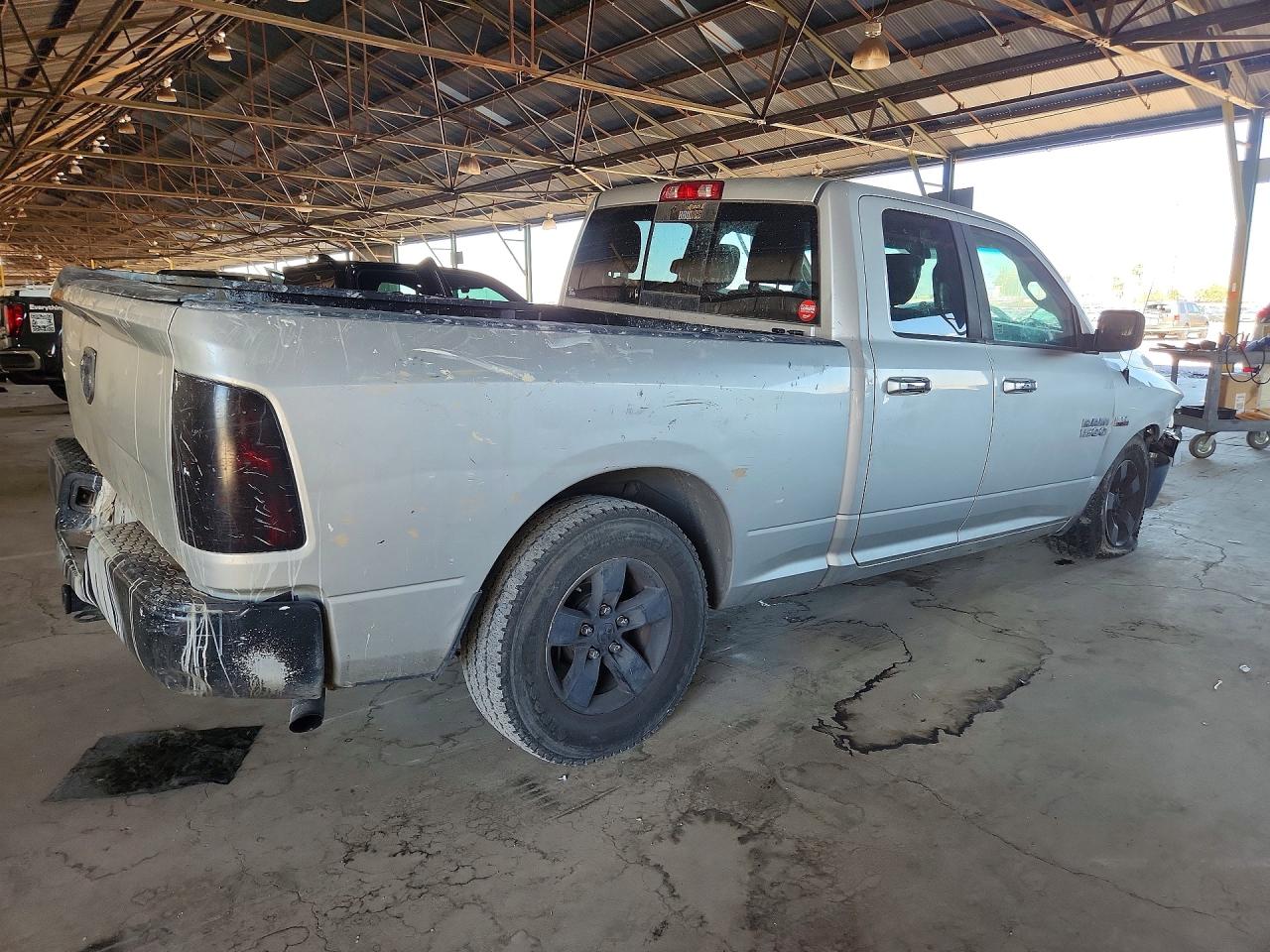 2017 RAM 1500 SLT — снимка 3