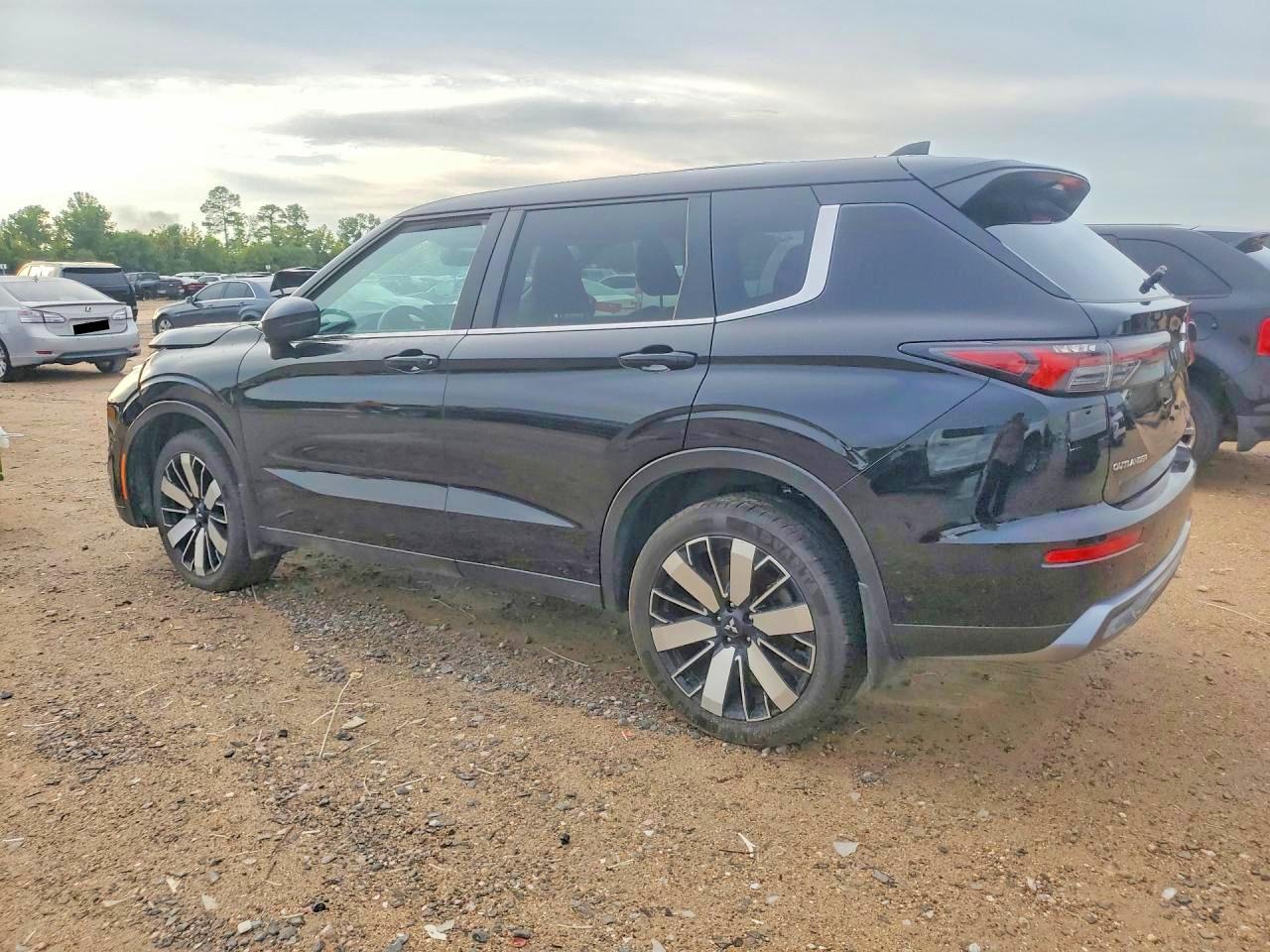 2025 MITSUBISHI OUTLANDER SE/DIAMOND TRAIL EDITION — снимка 2