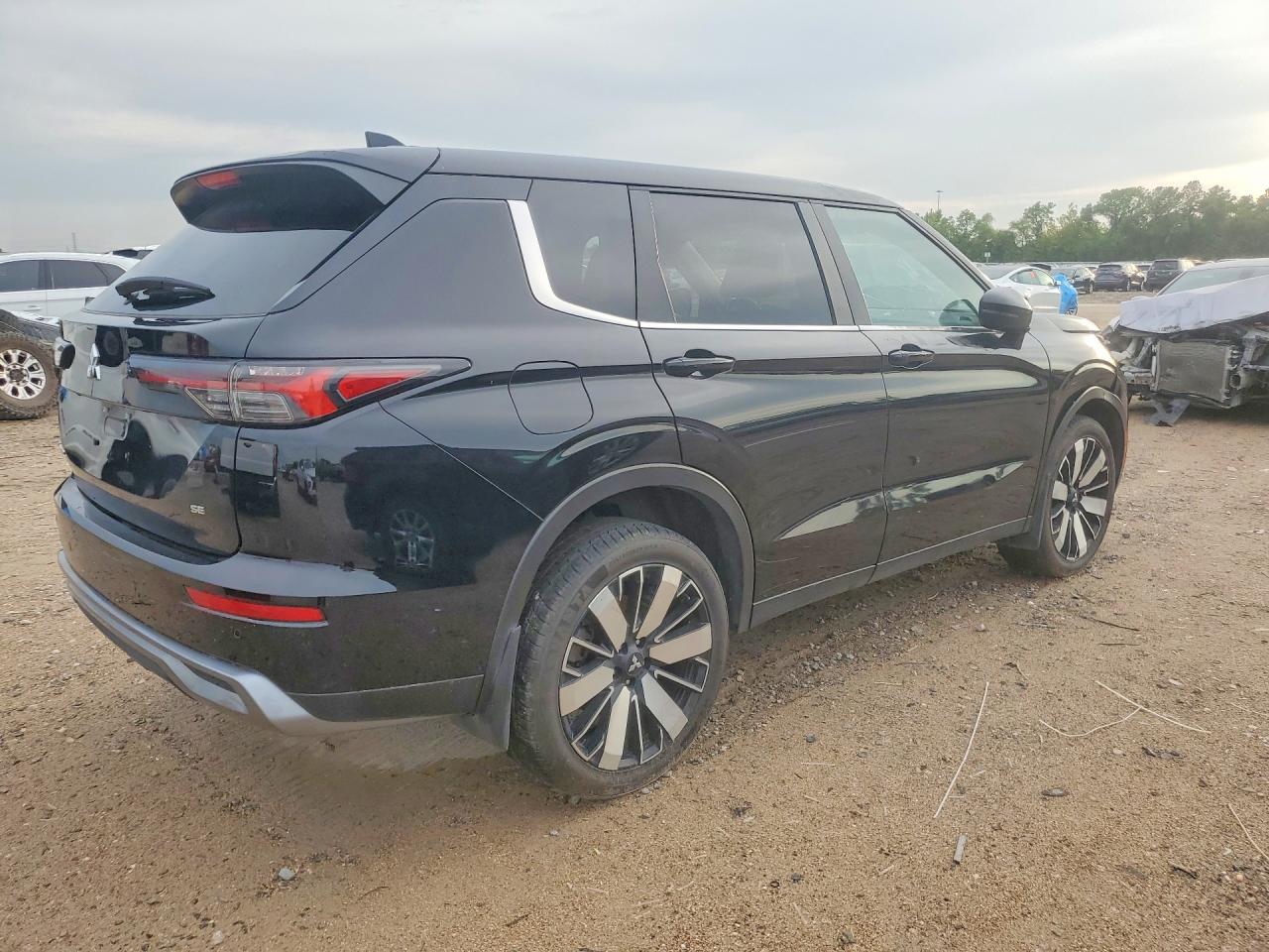 2025 MITSUBISHI OUTLANDER SE/DIAMOND TRAIL EDITION — снимка 3