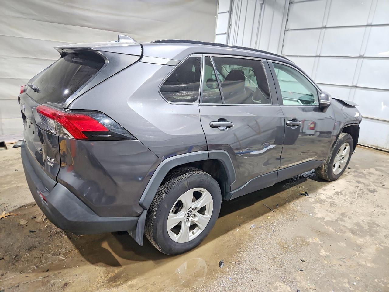 2019 TOYOTA RAV4 XLE — снимка 3
