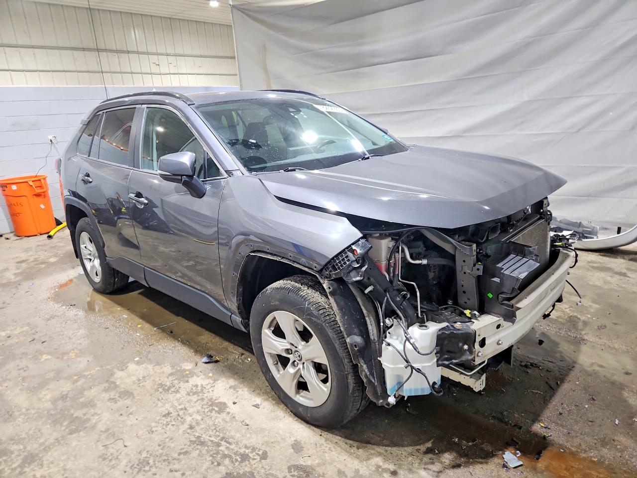 2019 TOYOTA RAV4 XLE — снимка 4
