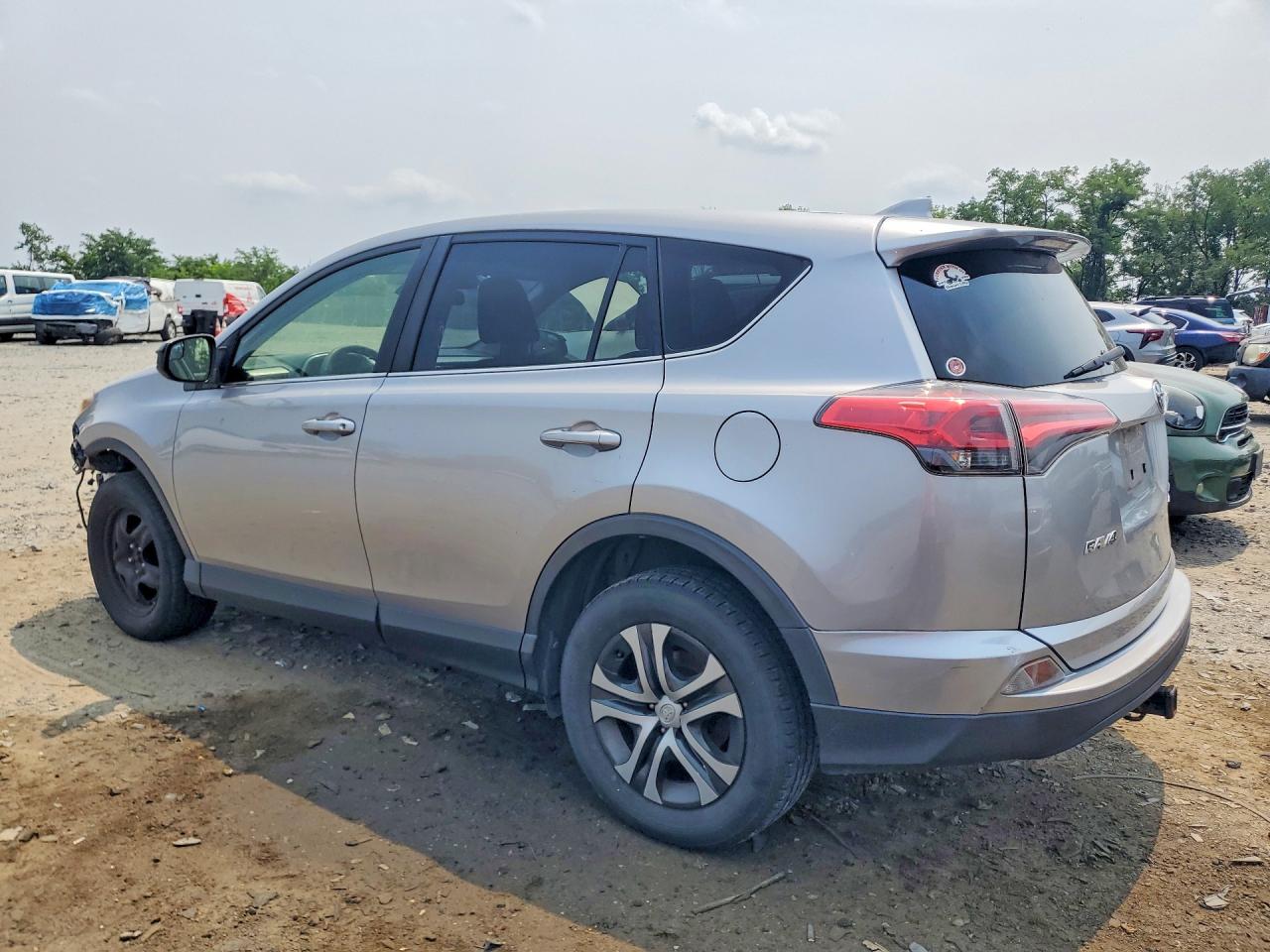 2018 TOYOTA RAV4 LE — снимка 2
