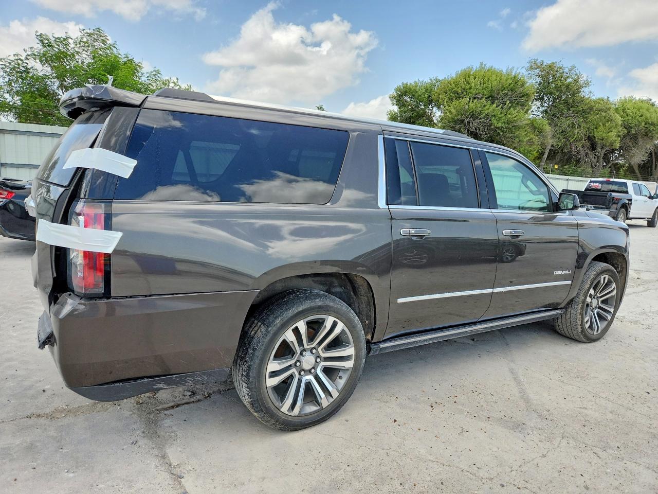 2019 GMC YUKON XL DENALI — снимка 3
