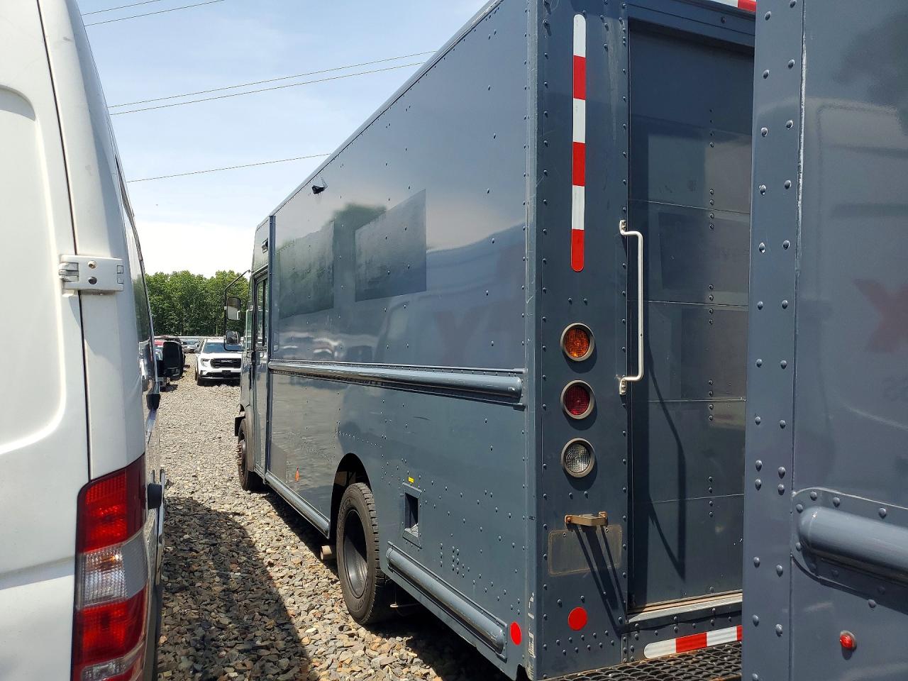2021 FORD F59 — снимка 2