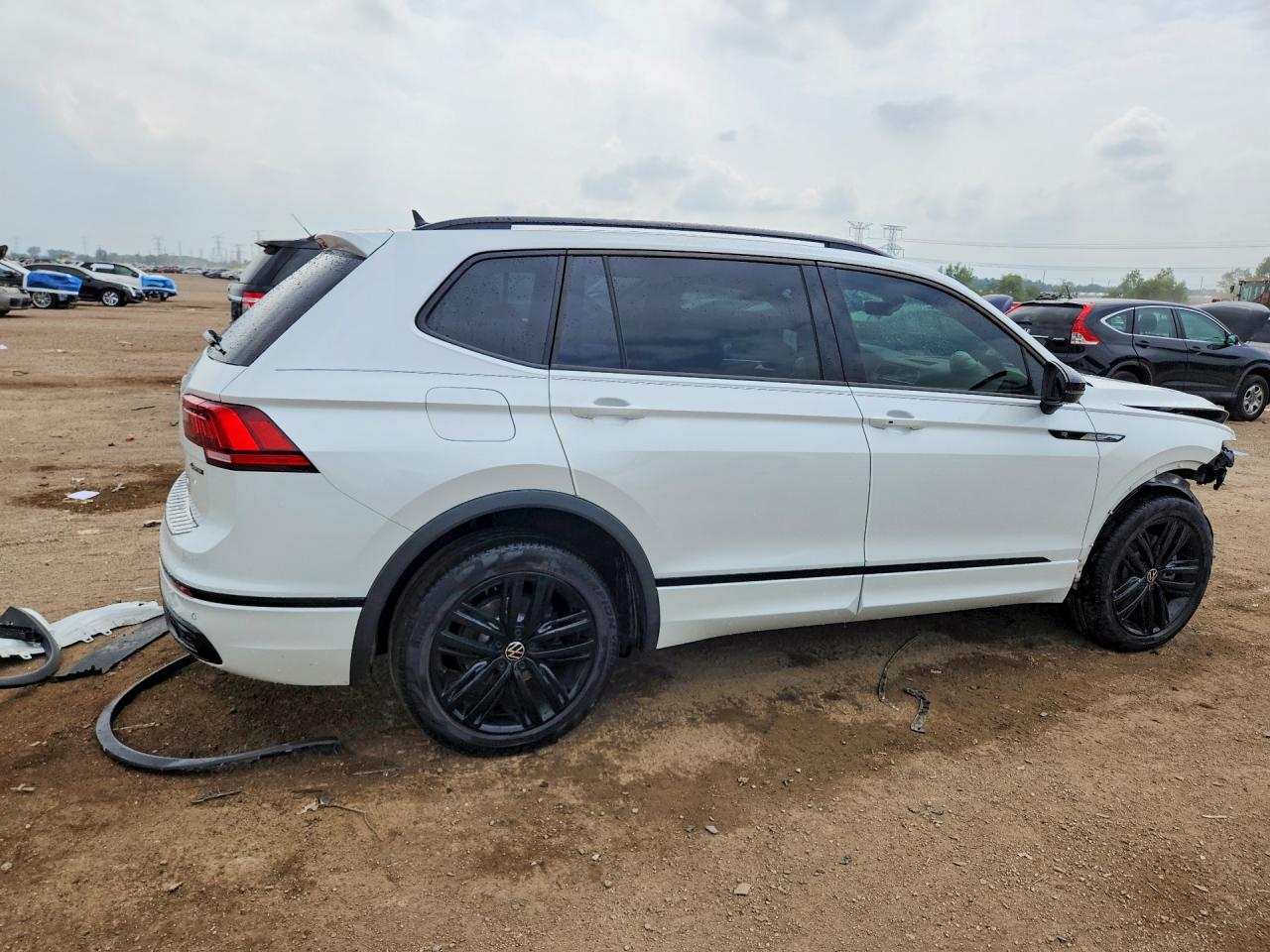 2022 VOLKSWAGEN TIGUAN SE R-LINE BLACK — снимка 3