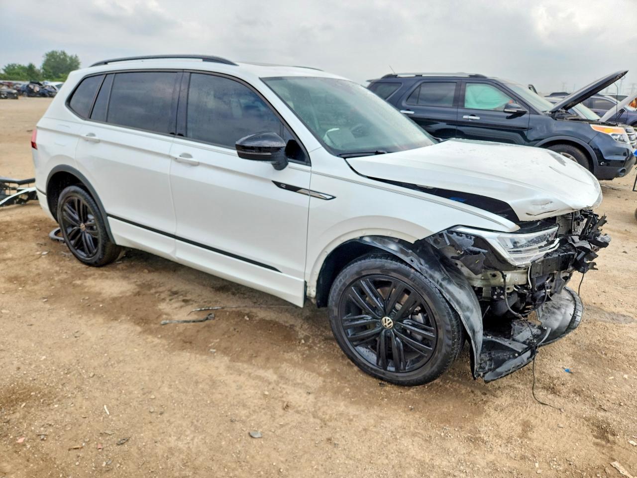 2022 VOLKSWAGEN TIGUAN SE R-LINE BLACK — снимка 4