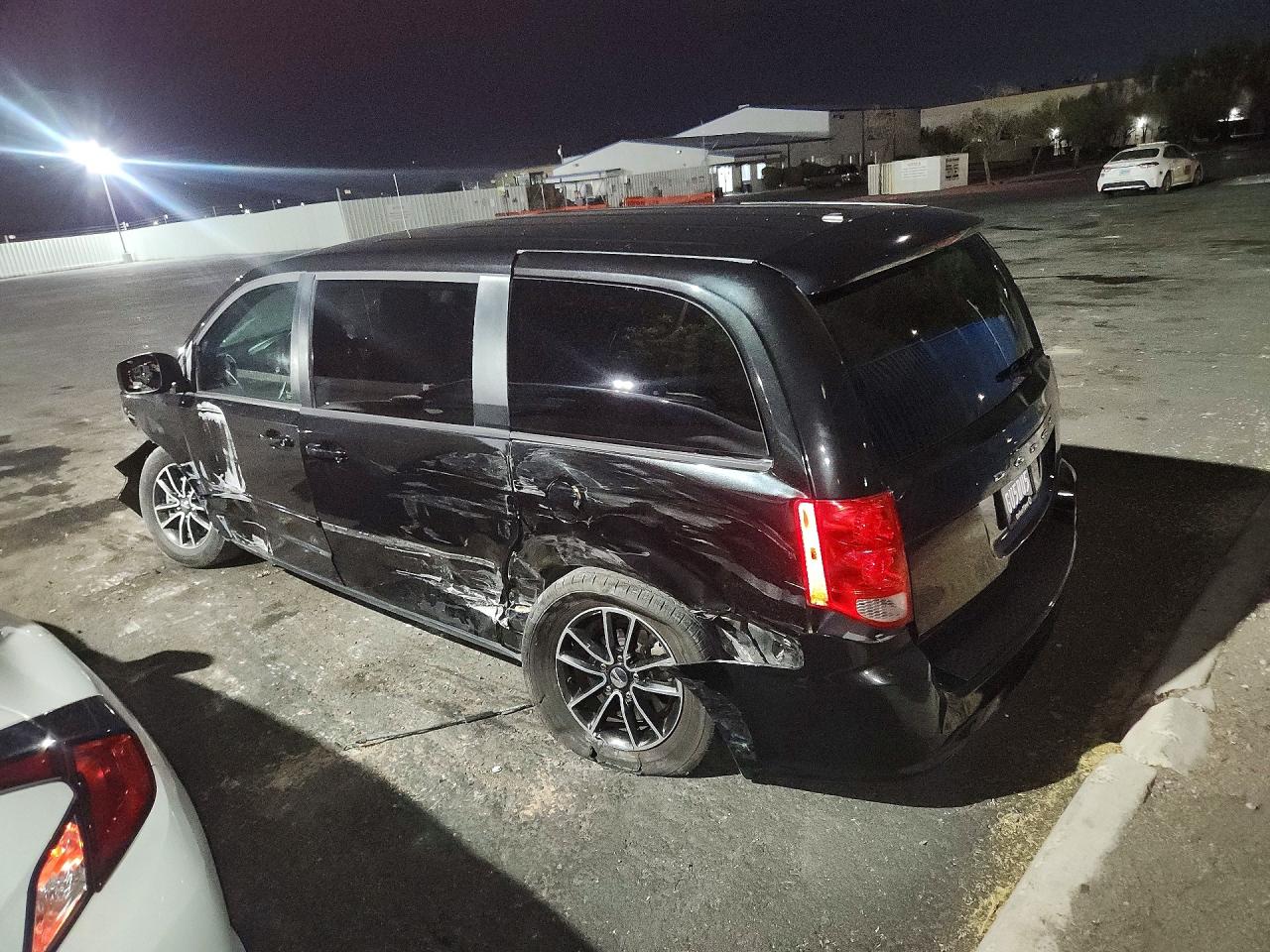 2015 DODGE GRAND CARAVAN SXT — снимка 2
