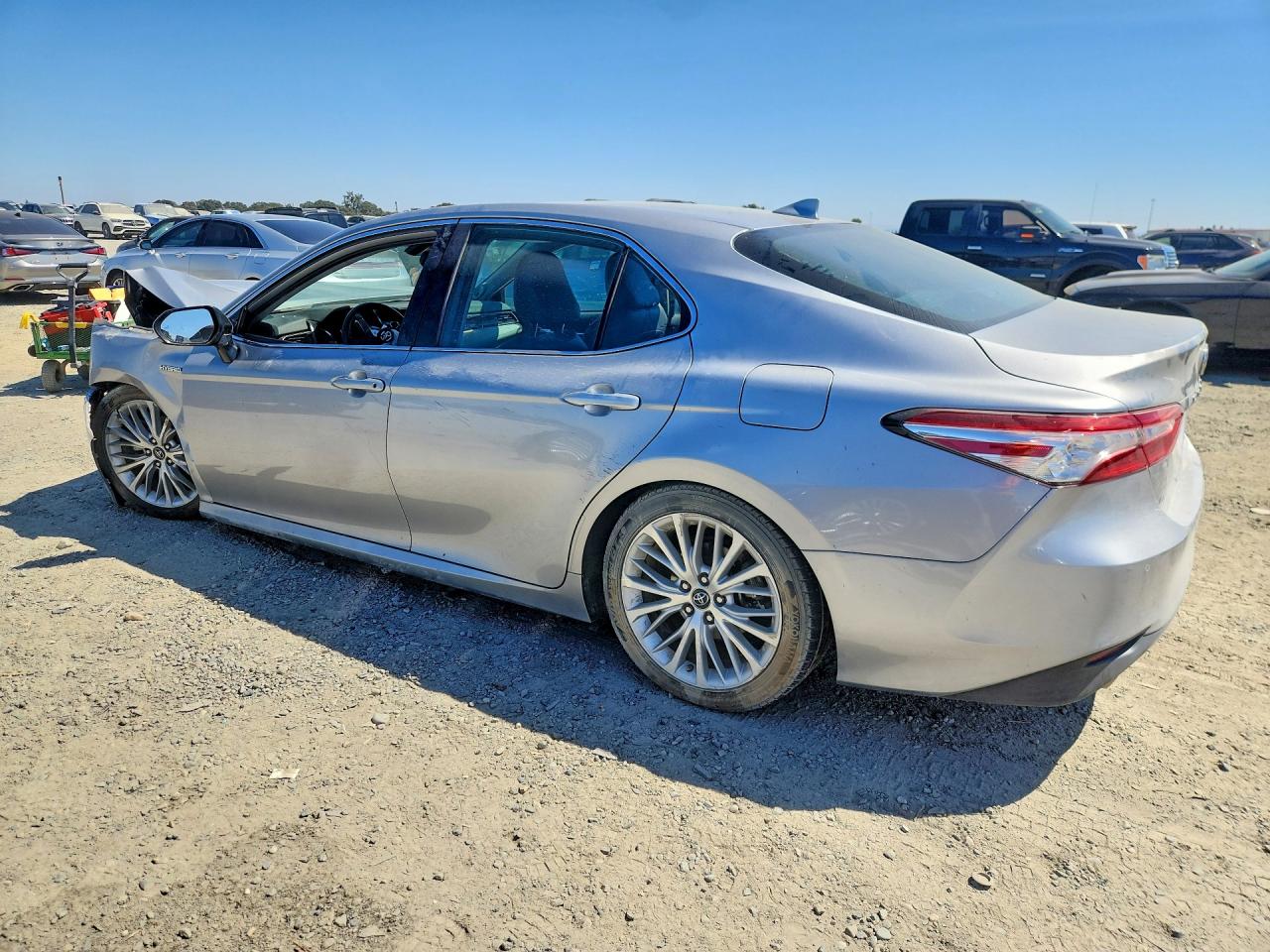 2019 TOYOTA CAMRY HYBRID XLE — снимка 2