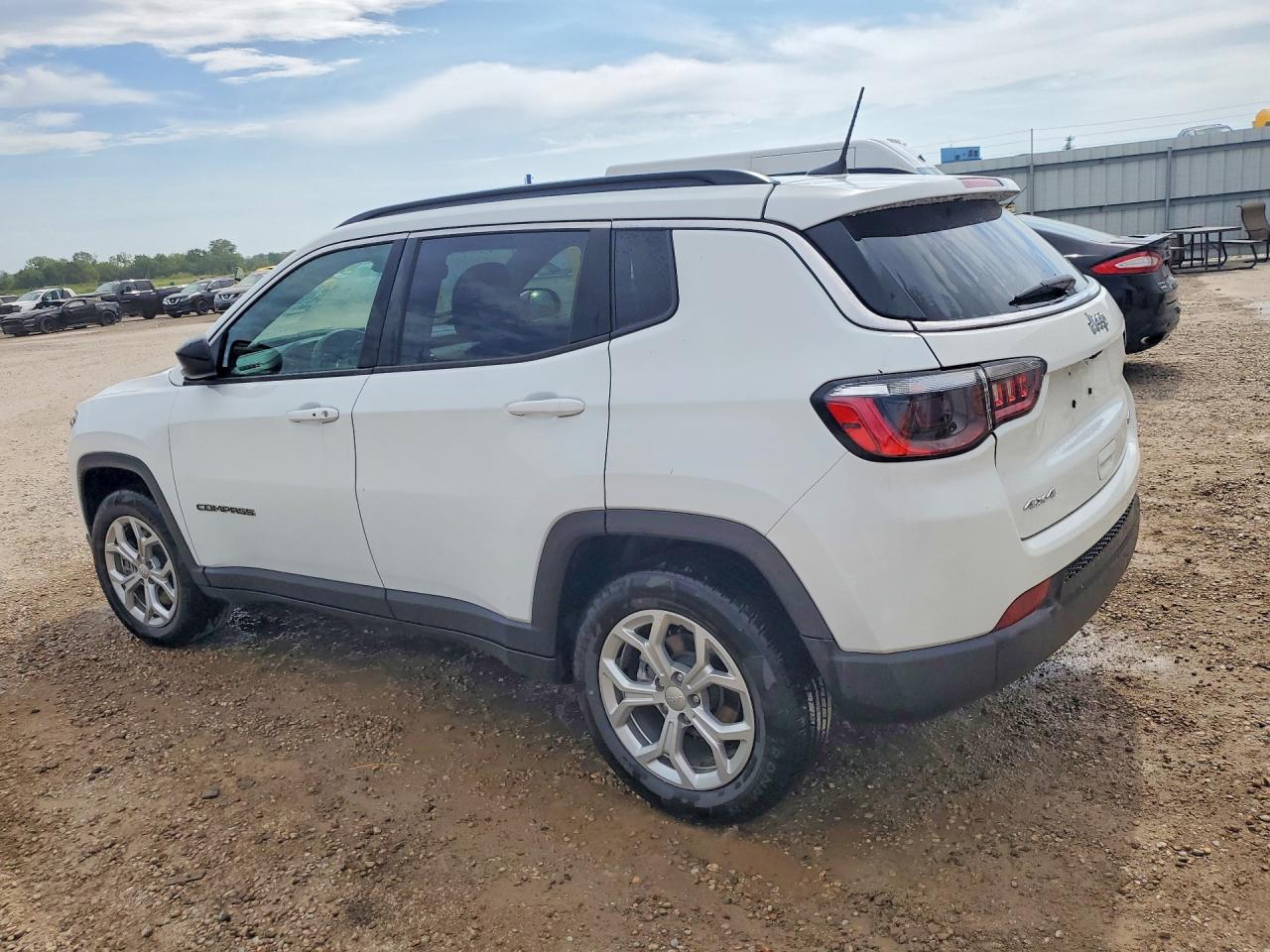 2024 JEEP COMPASS LATITUDE — снимка 2