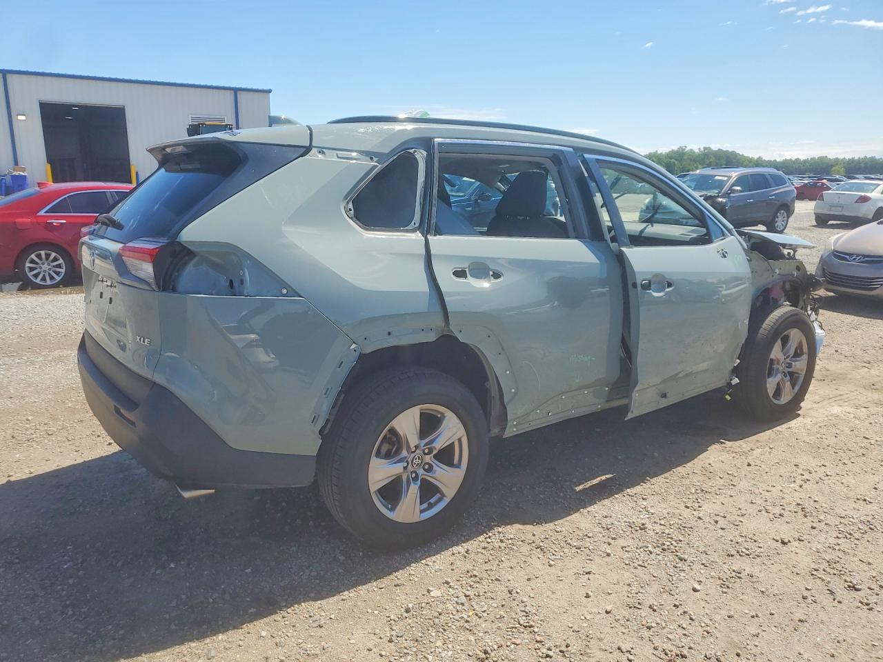 2023 TOYOTA RAV4 XLE — снимка 3