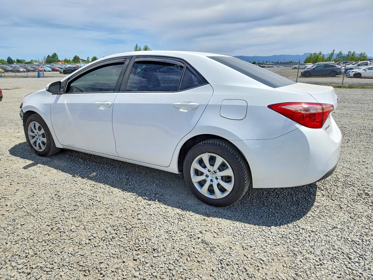 2018 TOYOTA COROLLA LE — снимка 2