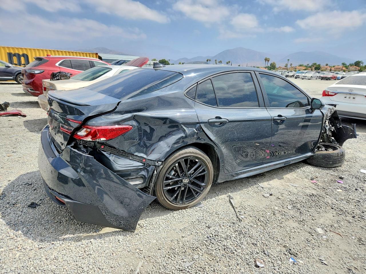 2025 TOYOTA CAMRY SE — снимка 3