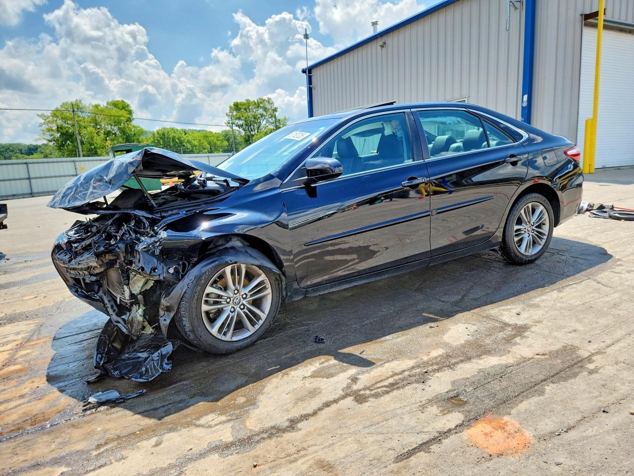 2016 TOYOTA CAMRY SE