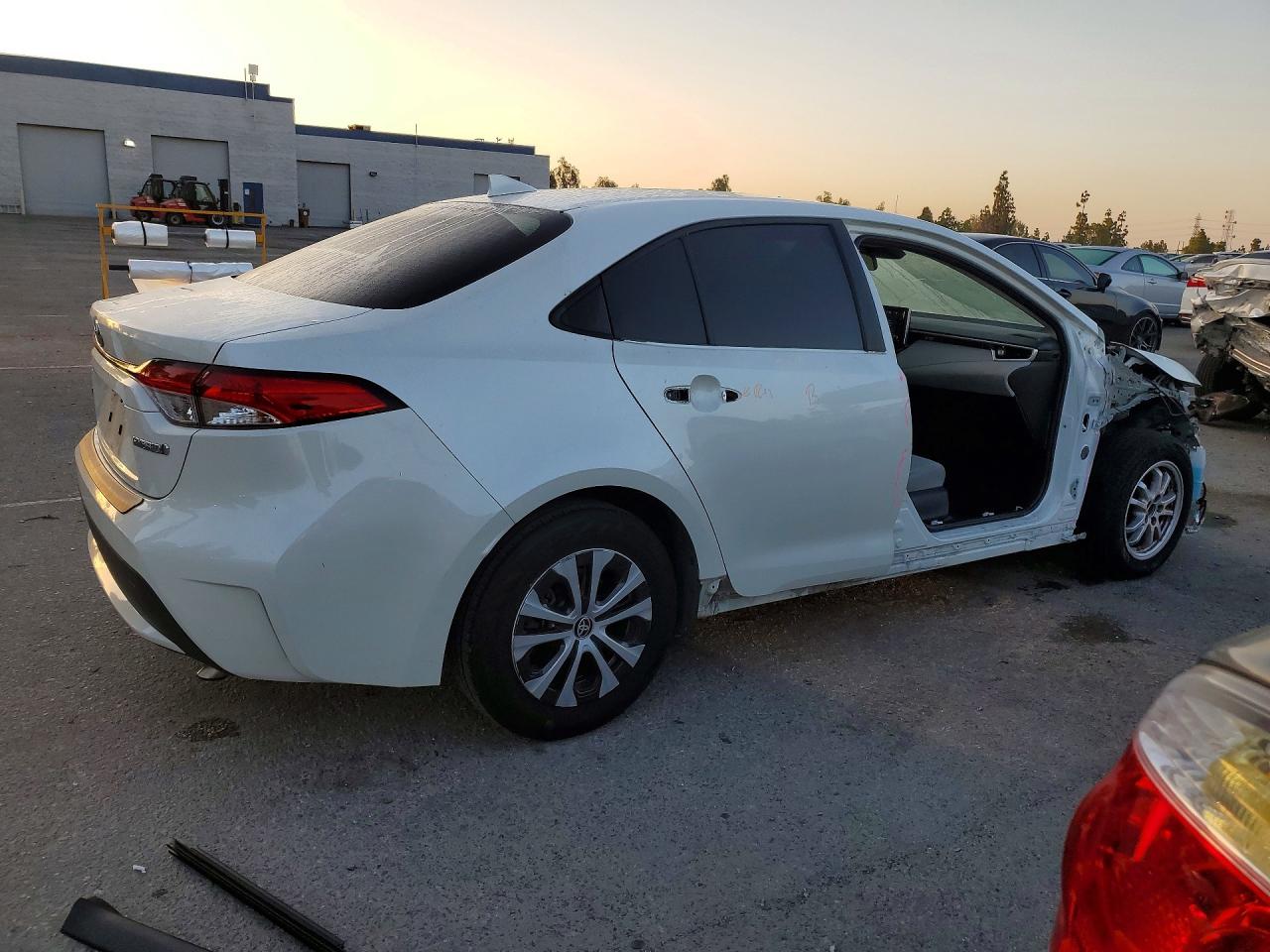 2021 TOYOTA COROLLA LE — снимка 3