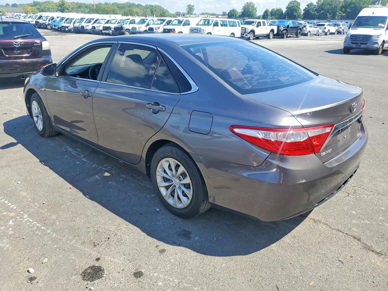 2015 TOYOTA CAMRY LE — снимка 2
