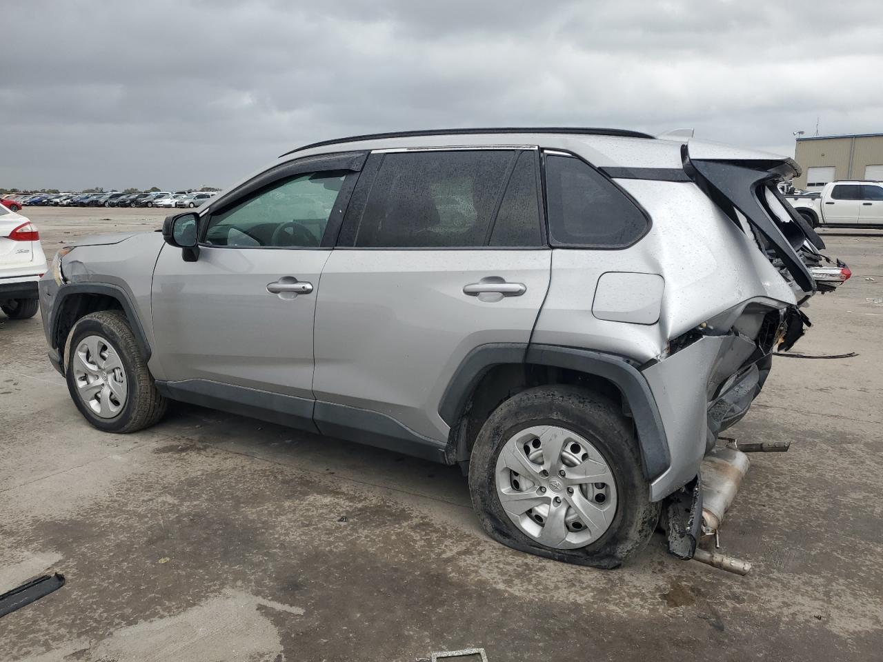 2019 TOYOTA RAV4 LE — снимка 2