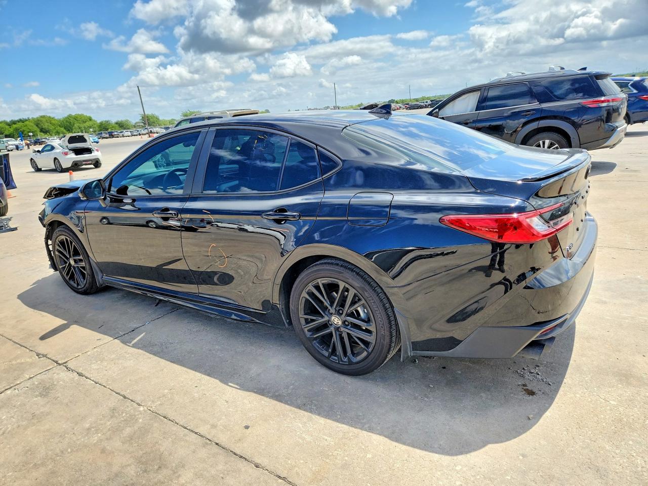 2025 TOYOTA CAMRY SE — снимка 2