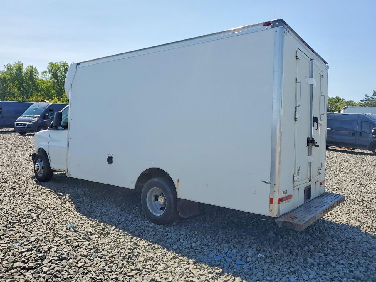 2017 CHEVROLET EXPRESS G3500 — снимка 2