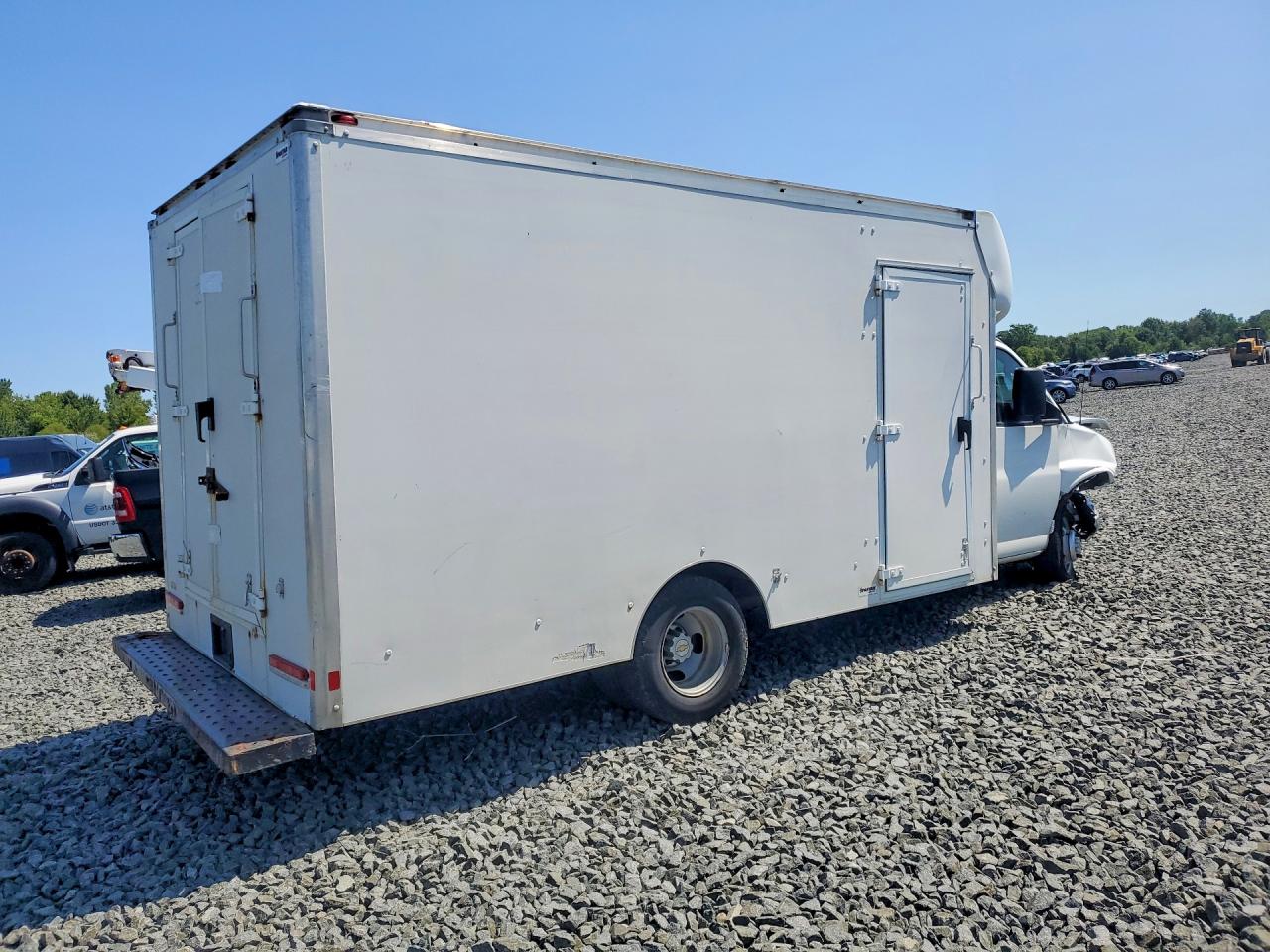 2017 CHEVROLET EXPRESS G3500 — снимка 3