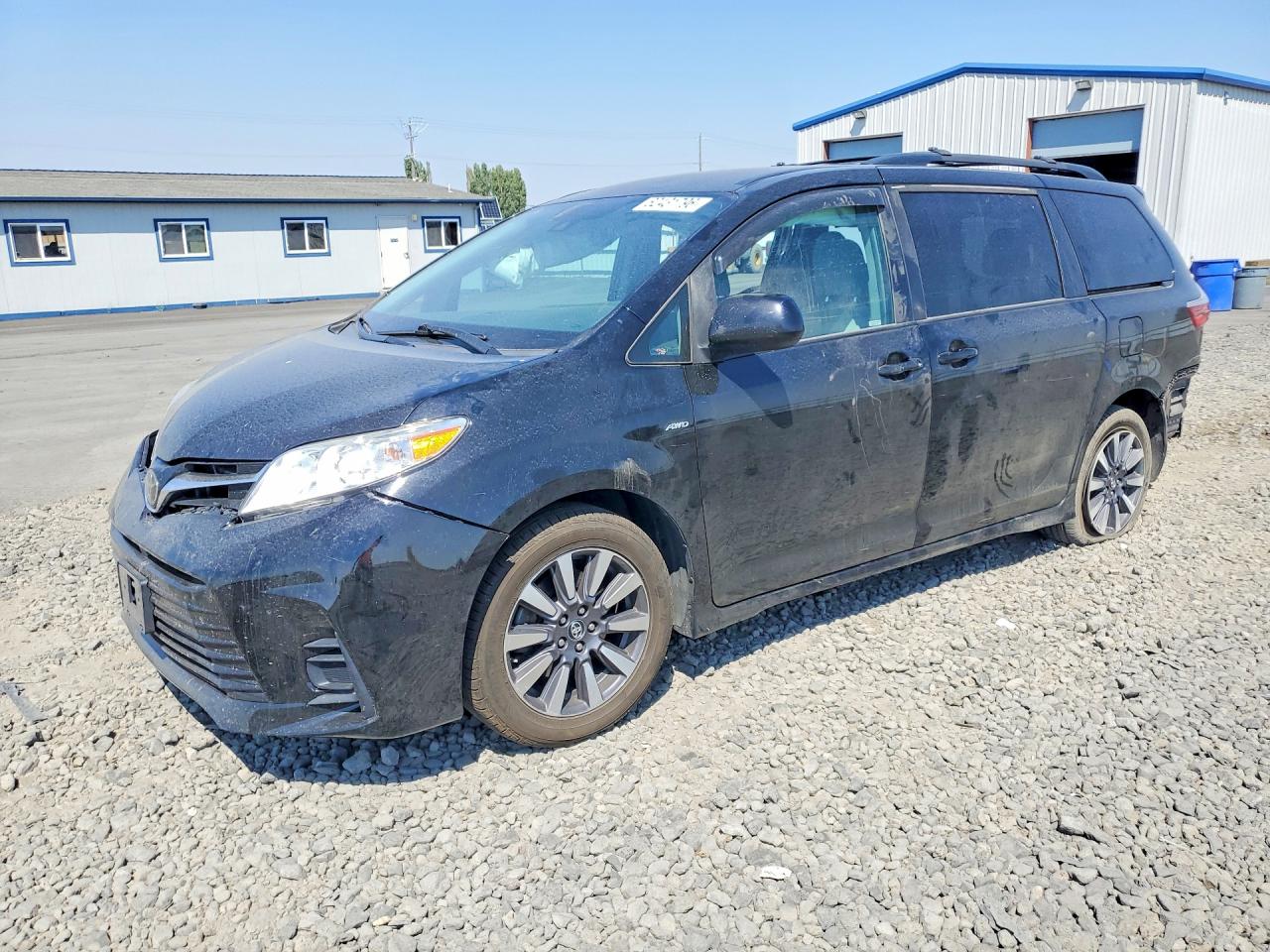 2018 TOYOTA SIENNA LE