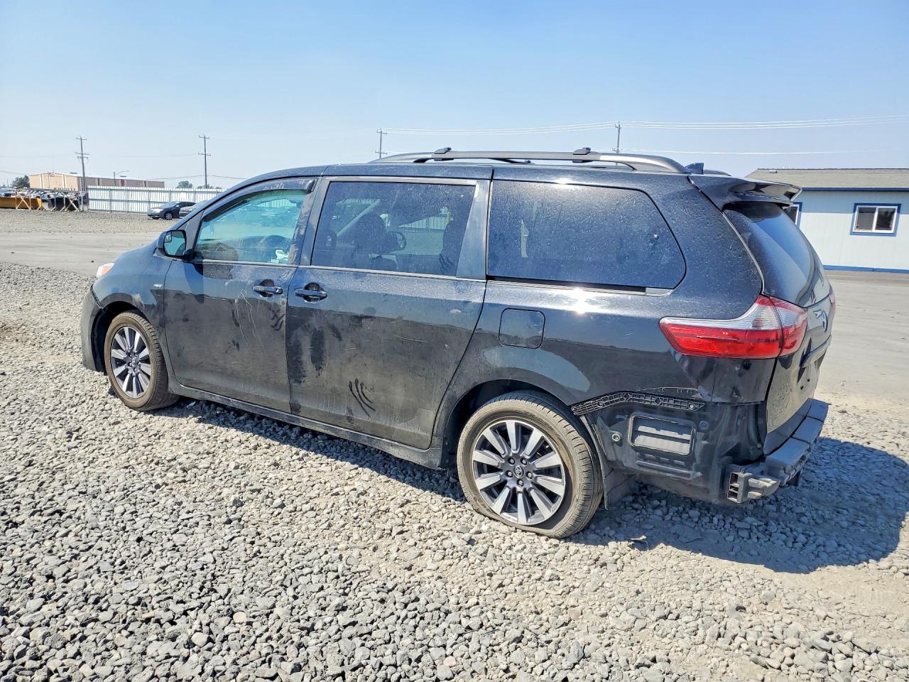 2018 TOYOTA SIENNA LE — снимка 2