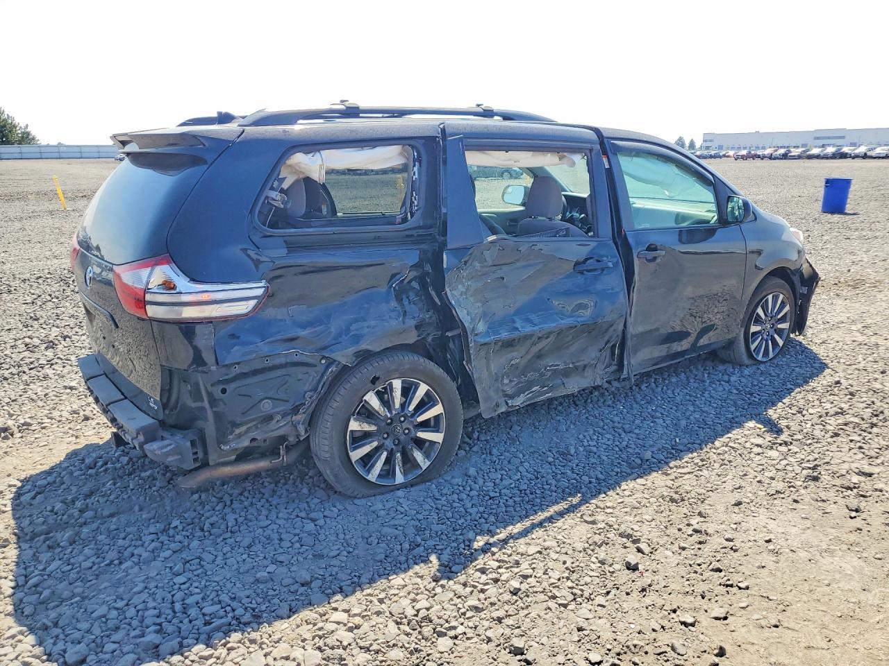 2018 TOYOTA SIENNA LE — снимка 3