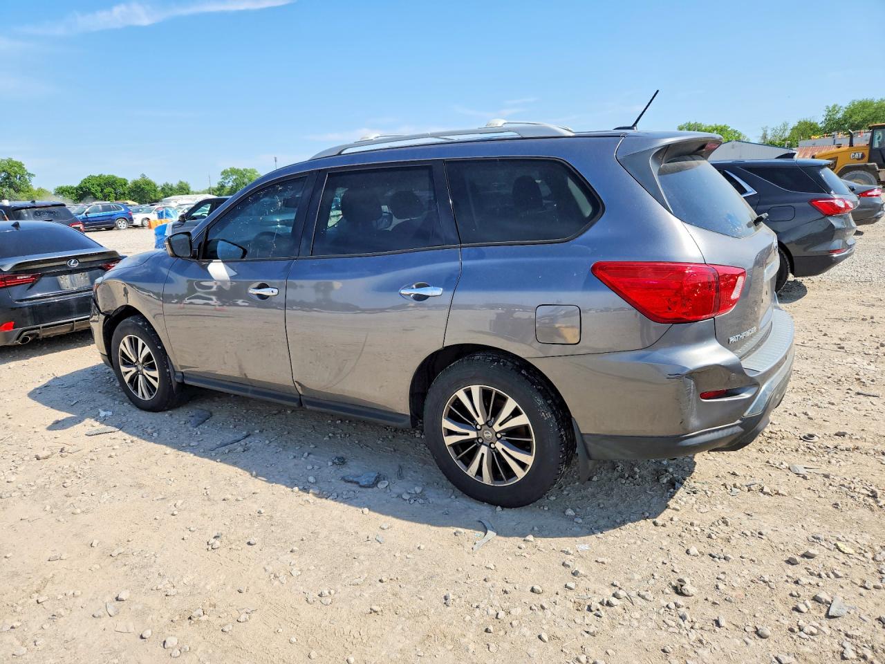 2017 NISSAN PATHFINDER SV — снимка 2