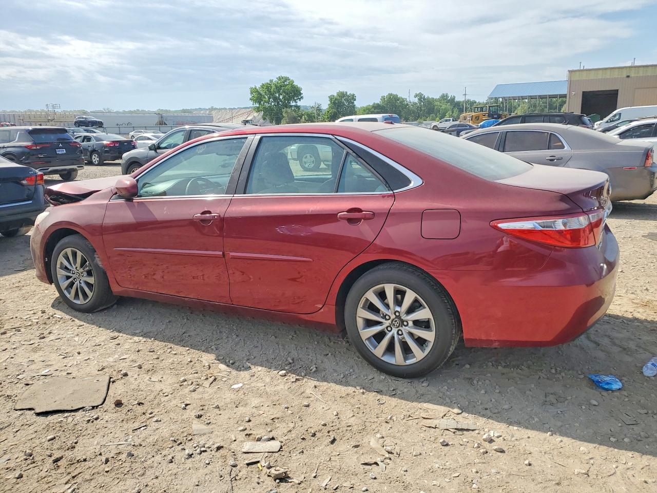 2017 TOYOTA CAMRY XLE — снимка 2