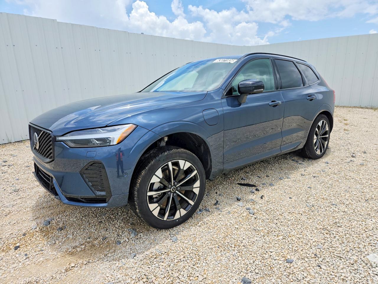 2026 VOLVO XC60 PLUS