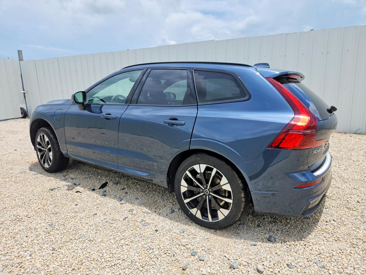 2026 VOLVO XC60 PLUS — снимка 2