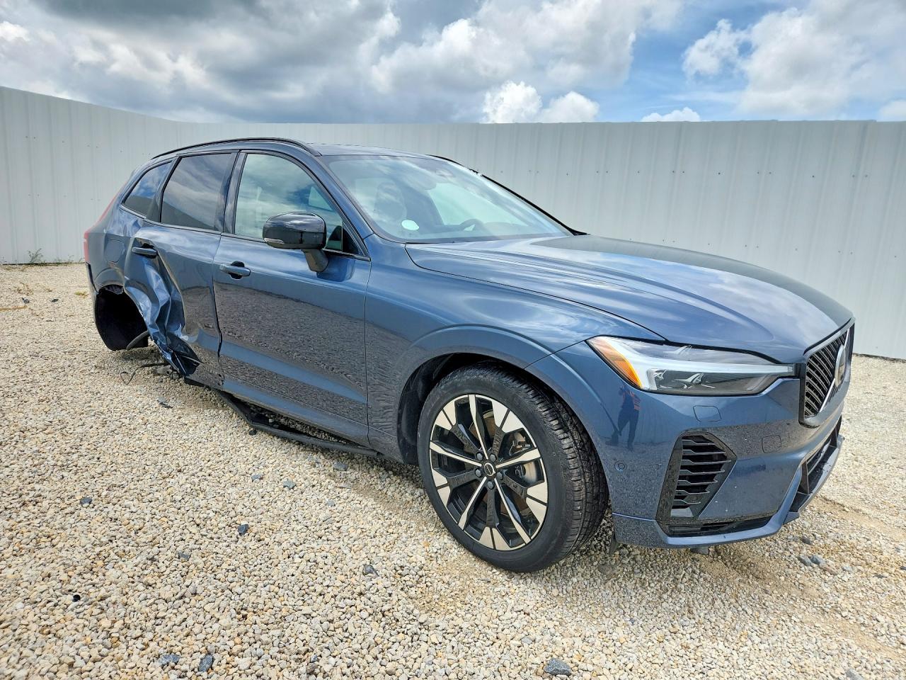 2026 VOLVO XC60 PLUS — снимка 4