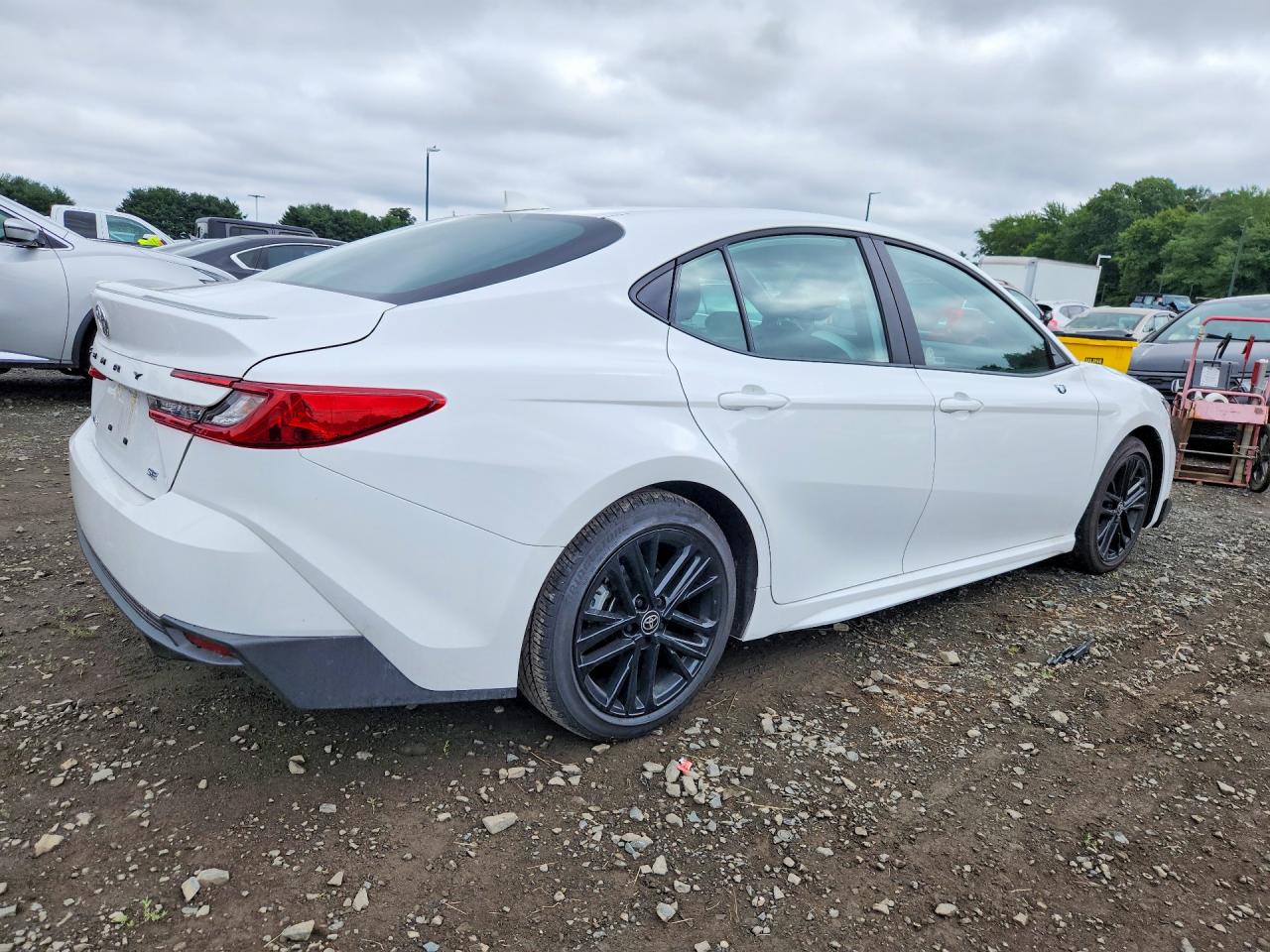 2026 TOYOTA CAMRY SE — снимка 3