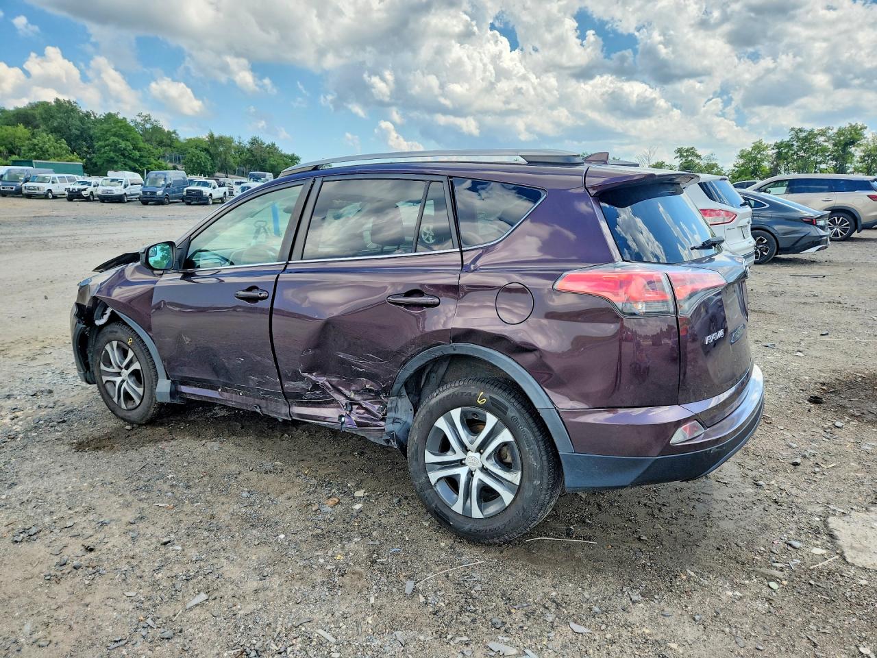 2017 TOYOTA RAV4 LE — снимка 2