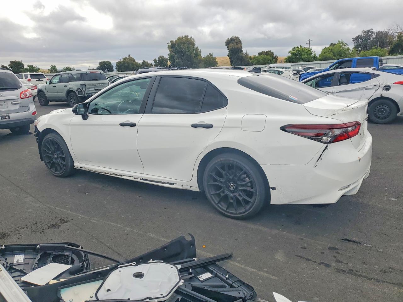 2024 TOYOTA CAMRY SE NIGHTSHADE — снимка 2
