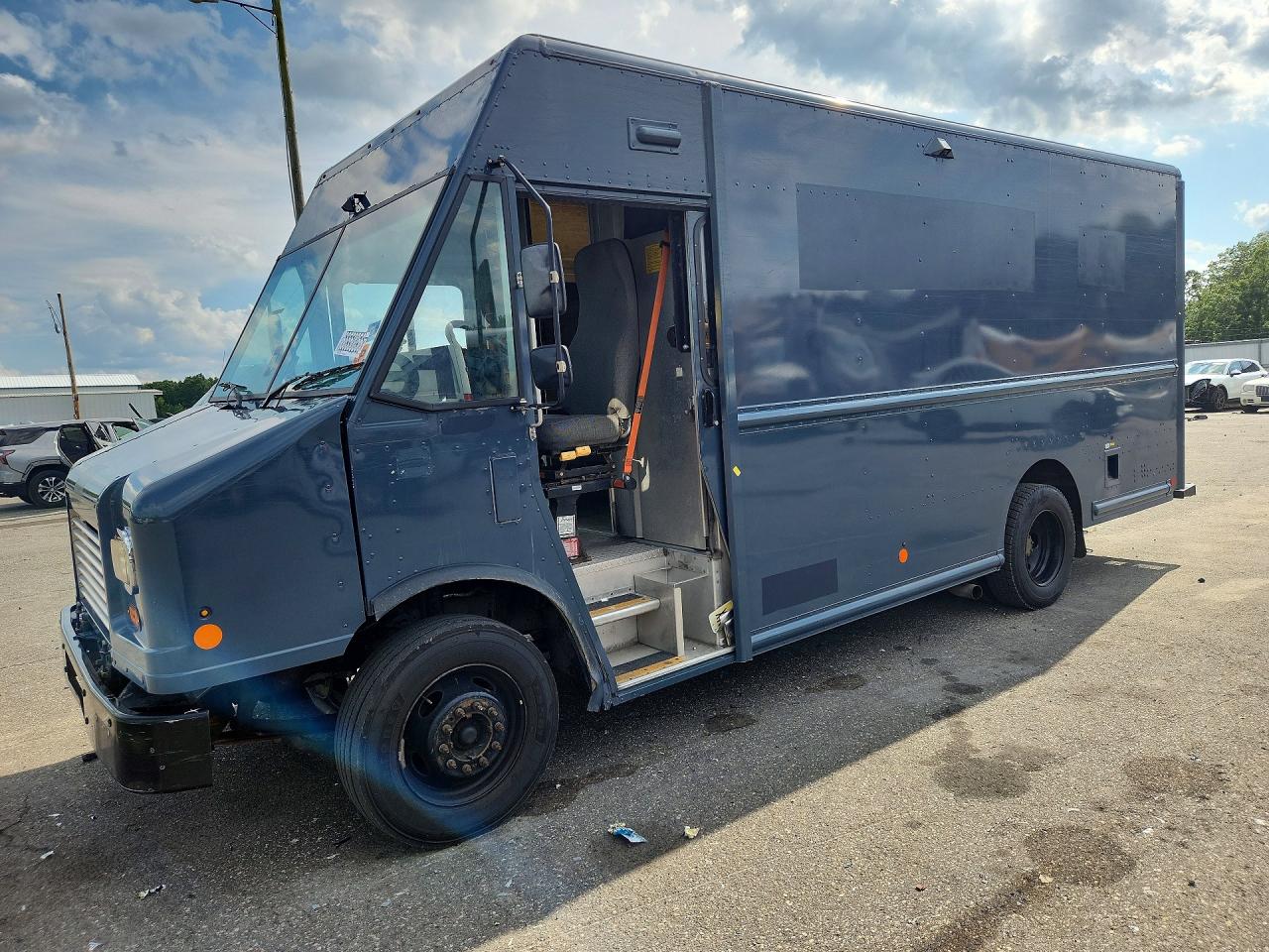 2021 FORD F59