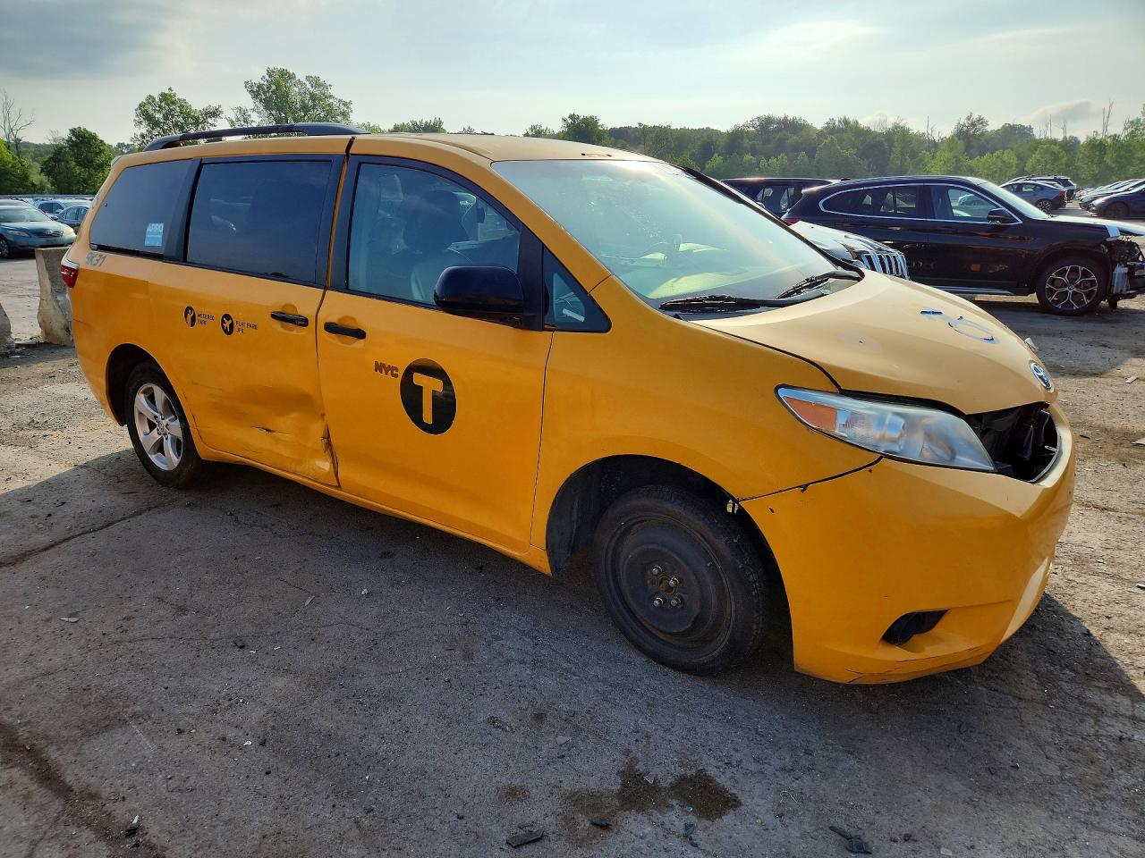 2017 TOYOTA SIENNA LE — снимка 4