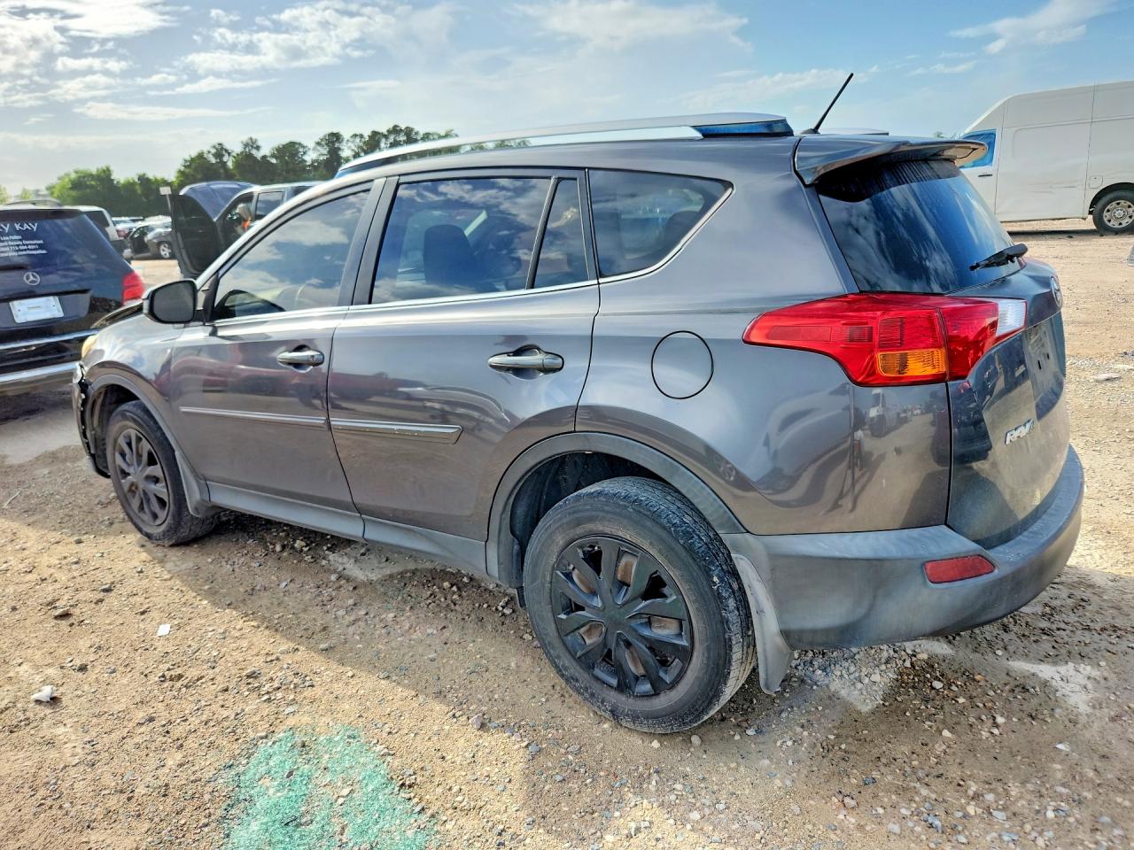2015 TOYOTA RAV4 LE — снимка 2