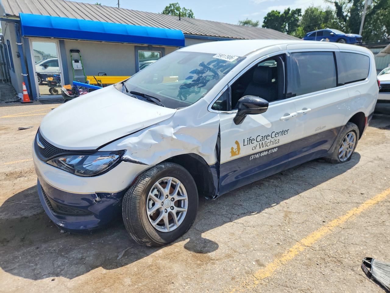 2025 CHRYSLER VOYAGER LX