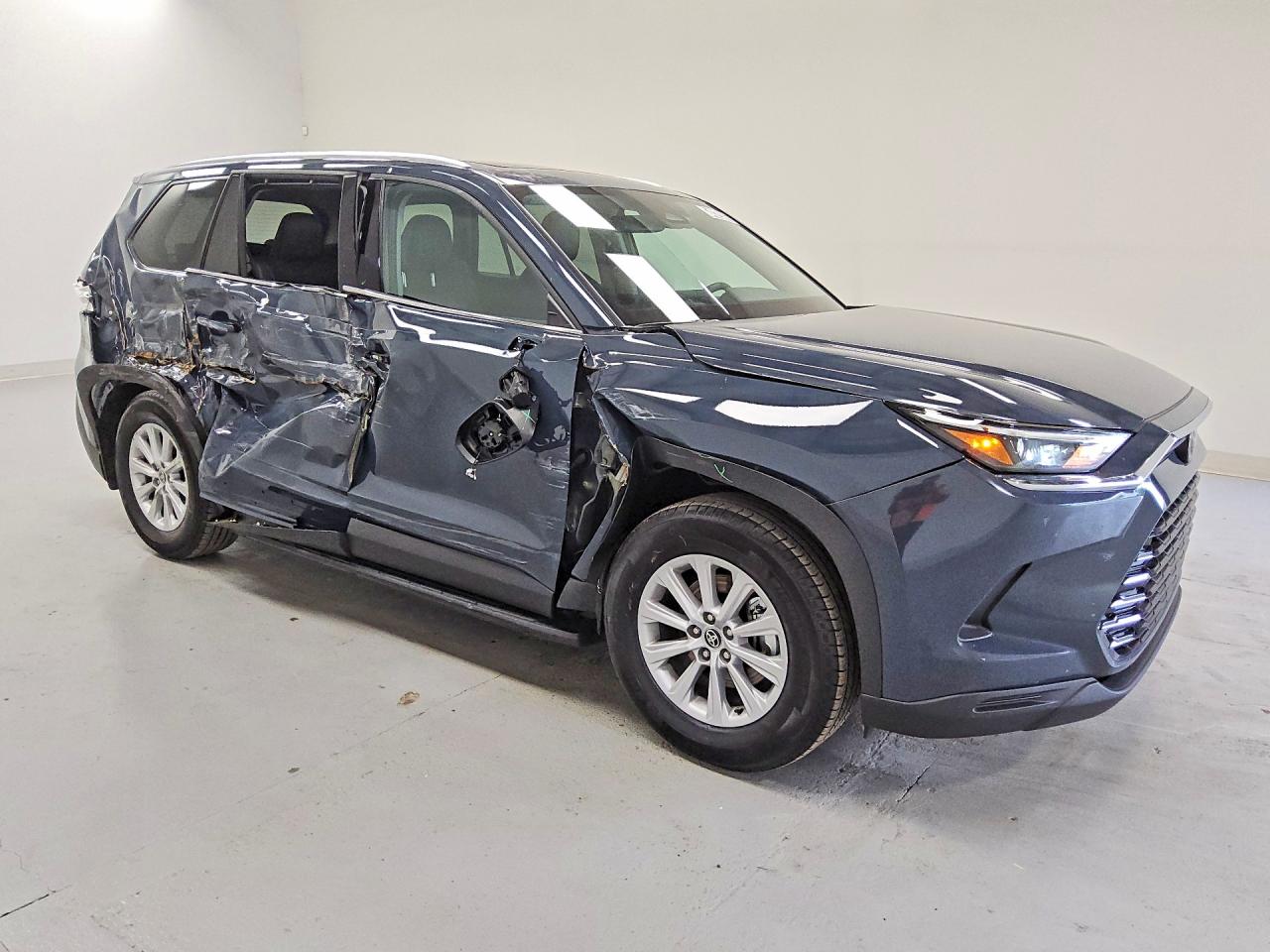 2026 TOYOTA GRAND HIGHLANDER XLE — снимка 4