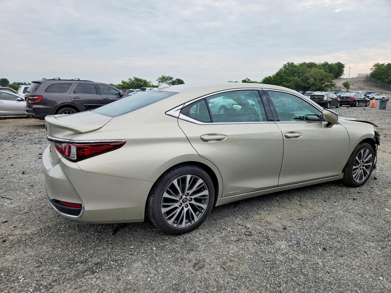 2019 LEXUS ES 300H — снимка 3
